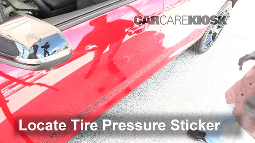 2025 Chevrolet Traverse RS 2.5L 4 Cyl. Turbo Tires & Wheels Check Tire Pressure